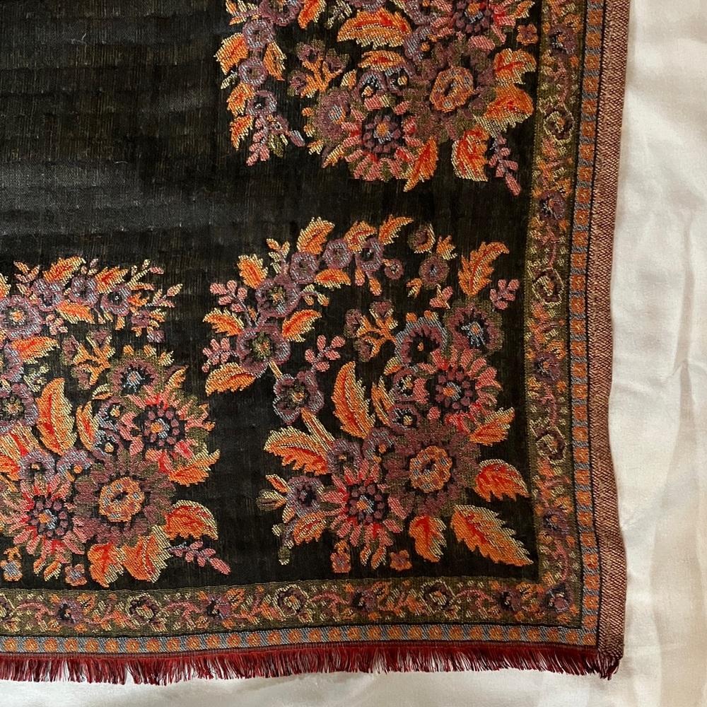 Elegant Floral Red Scarf - Picture 4 of 6